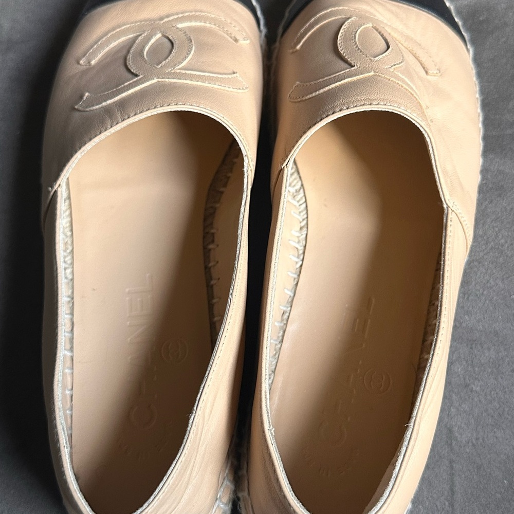CHANEL Tan and Black Espadrilles - Picture 4 of 6